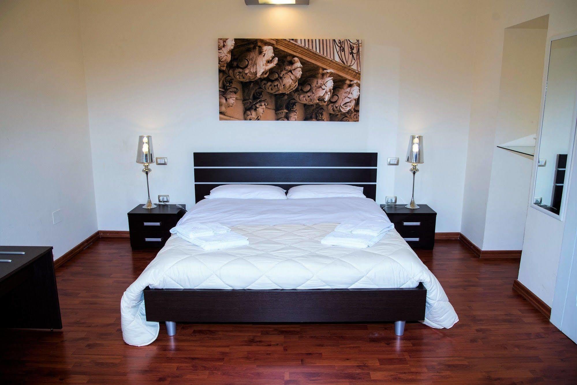 Apollo Suites เลชเช ภายนอก รูปภาพ