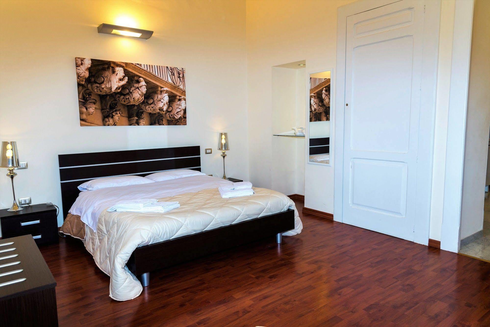 Apollo Suites เลชเช ภายนอก รูปภาพ